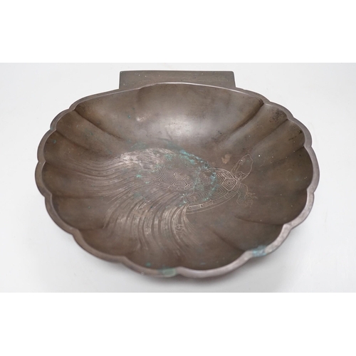 1439 - A Japanese silver wire inlaid bronze shell shaped dish, Meiji period. Signed to reverse, 22cm