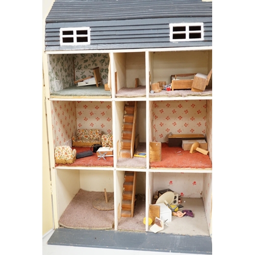 1474 - Doll's house based on a Georgian Bath townhouse, with contents,43cms wide x 71cms high