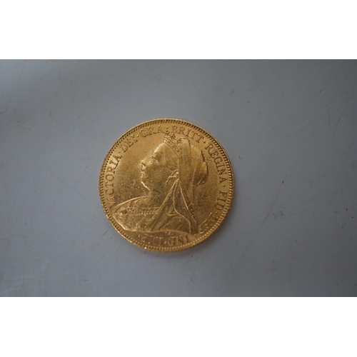 1568 - A Victoria gold sovereign 1900