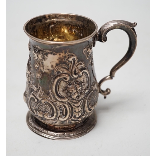 1810 - A George III silver small mug, with later embossed decoration, William Cripps, London, 1775, 95mm, 6... 