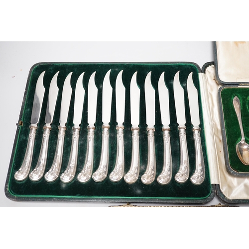 1834 - A cased set of twelve silver handled dessert knives, six seal-top teaspoons, five (ex 6) teaspoons a... 