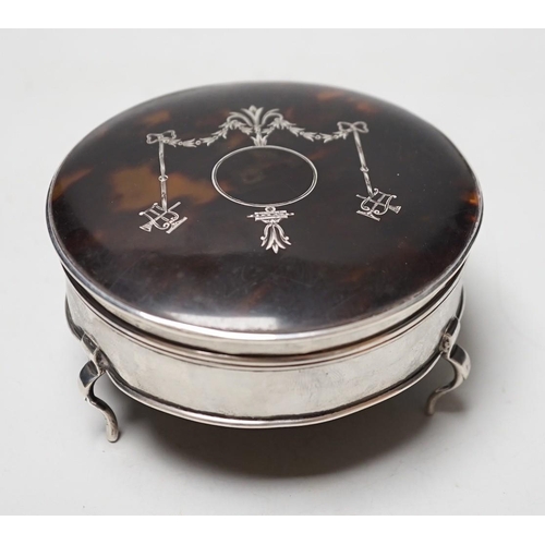 1842 - A George V circular silver and pique inlaid tortoiseshell trinket box, William Comyns, London, 1914,... 