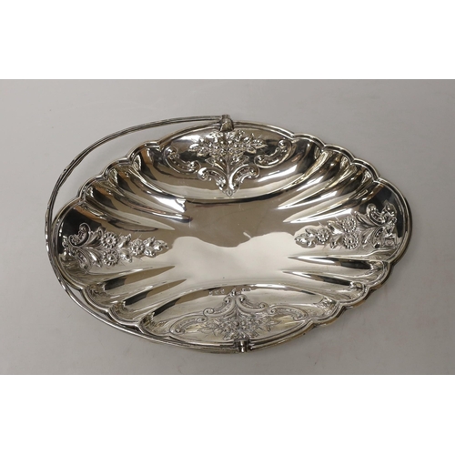 1844 - An Edwardian silver shallow fruit basket, William Henry Sparrow, Birmingham, 1909, 28cm, 11.5oz.... 