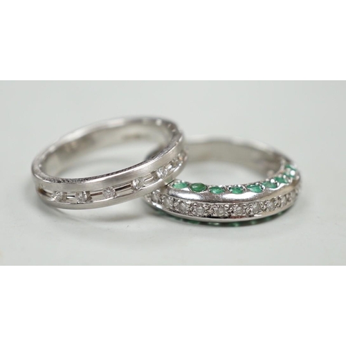 1876 - An unusual modern 18ct white gold and thirteen stone diamond chip set half hoop ring, each side of t... 