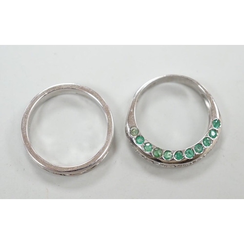 1876 - An unusual modern 18ct white gold and thirteen stone diamond chip set half hoop ring, each side of t... 