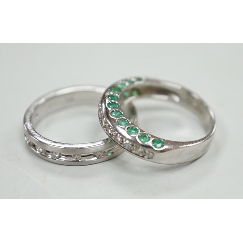 1876 - An unusual modern 18ct white gold and thirteen stone diamond chip set half hoop ring, each side of t... 