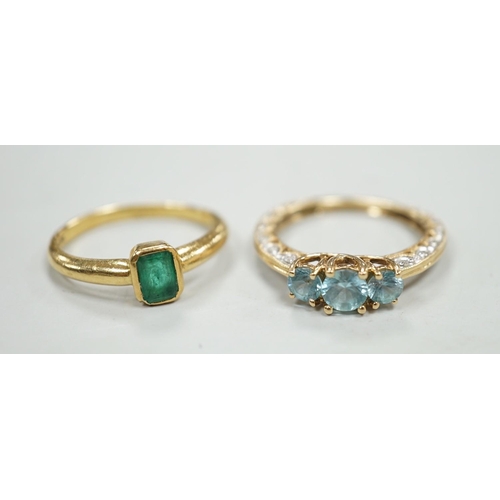 1878 - A modern 18ct gold and single stone emerald set ring, size M, gross weight 4 grams and a modern 14k ... 