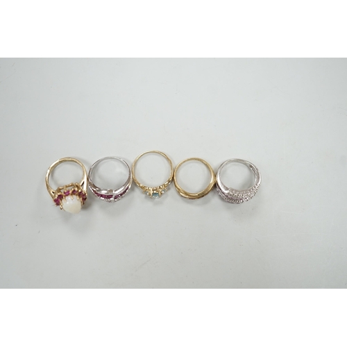 1886 - Five assorted modern 9ct gold and gem set dress rings, including ruby and diamond chip, gross weight... 