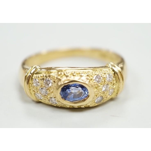 1892 - A modern 18ct gold, single stone oval cut sapphire and ten stone diamond chip set ring, size N/O, gr... 