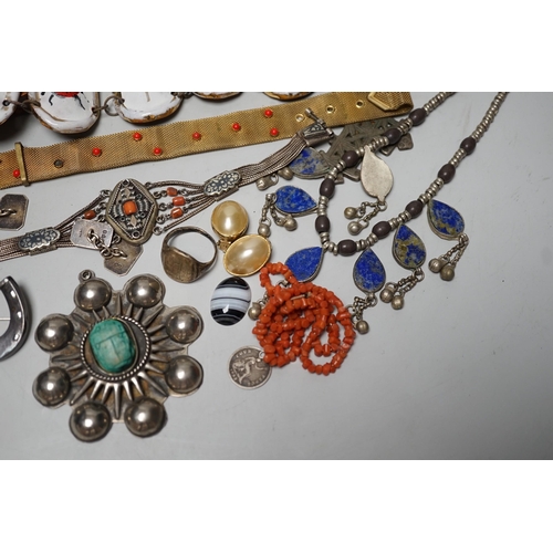 1905 - Assorted jewellery including Victorian pinchbeck guard chain, enamelled bracelet, sterling brooch et... 