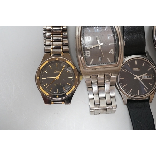 1907 - Five assorted modern gentleman's steel wrist watches, including Seiko, Sekonda and Limit.