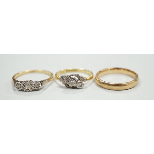 1919 - A 9ct gold wedding band, size O/P, 3 grams and two 1940's 18ct and illusion set diamond chip rings, ... 