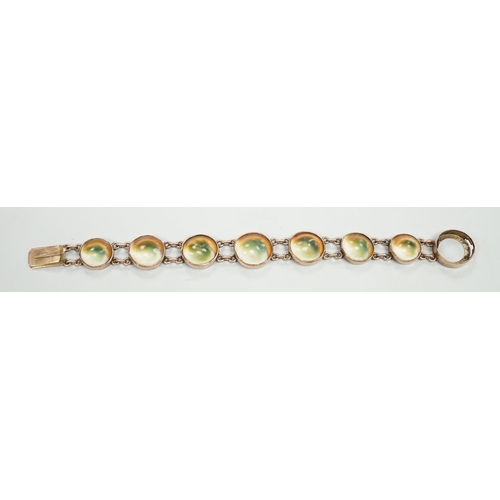 1920 - An early 20th century yellow metal and shell set bracelet (clasp shell missing), approx. 18cm, gross... 