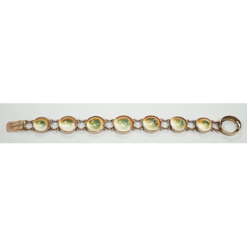 1920 - An early 20th century yellow metal and shell set bracelet (clasp shell missing), approx. 18cm, gross... 