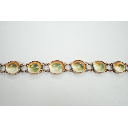 1920 - An early 20th century yellow metal and shell set bracelet (clasp shell missing), approx. 18cm, gross... 