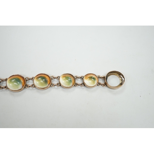 1920 - An early 20th century yellow metal and shell set bracelet (clasp shell missing), approx. 18cm, gross... 