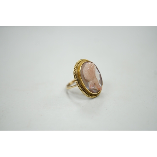 1966 - A modern 9ct gold and hardstone cameo ring, carved with the bust of a lady to sinister, size L, gros... 