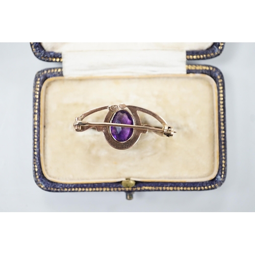 993 - An Edwardian Art Nouveau 9ct and single stone oval cut amethyst set brooch, 31mm, gross weight 2.2 g... 