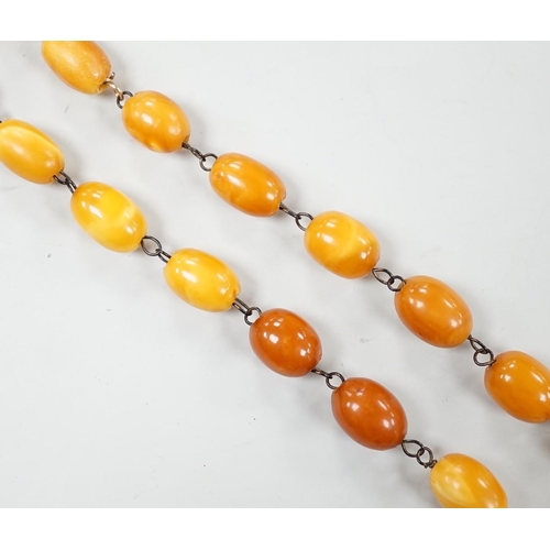 995 - A single strand graduated oval amber bead necklace, 44cm, gross weight 16 grams.