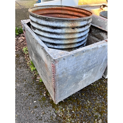 159 - A large rectangular galvanised tank, width 90cm, depth 76cm, height 64cm together with a circular ga... 