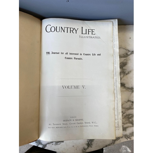 215 - ° ° Country Life, vol.1-166 but lacking vol.34, 1897-1979 and various other later issues. *Please no... 