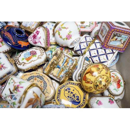 613A - A quantity of approximately sixty Del Prado oriental and classic collection porcelain boxes, togethe... 