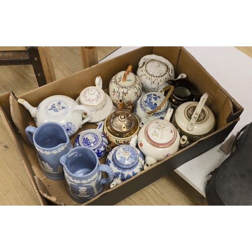 624 - A quantity of various teapots and jugs including Meissen onion pattern, Wade, Paragon etc.