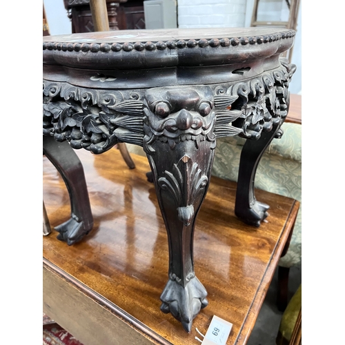 68 - A Chinese carved hardwood rouge marble-topped jardiniere stand, diameter 43cm, height 46cm *Please n... 