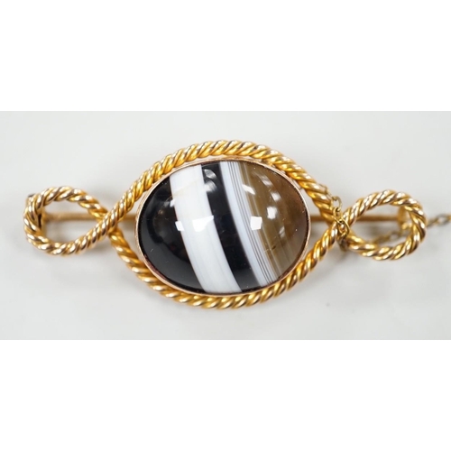 996 - An Edwardian 15ct and banded agate set brooch, with rope twist border, 46mm, gross weight 8.2 grams.... 