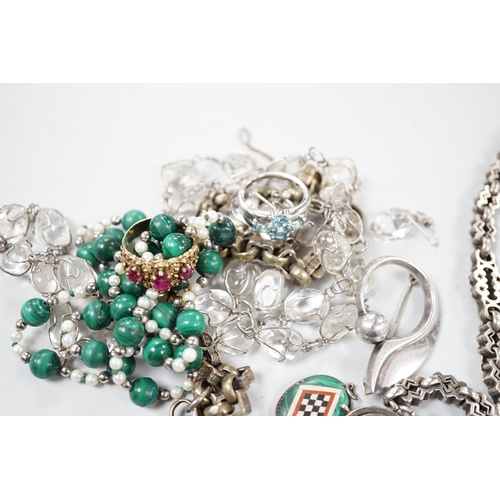 998 - Sundry jewellery including two Victorian albertina's including white metal, a malachite necklace, ro... 