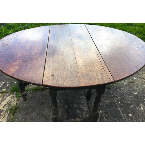 105 - An 18th century oak gateleg dining table, the turned underframe with traces of old paint, length 123... 