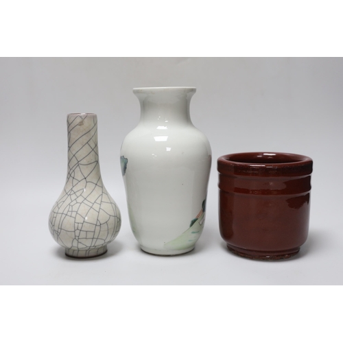 264 - A Chinese famille rose vase, a crackle glaze vase and a sang de boeuf jar, tallest 21.5cm