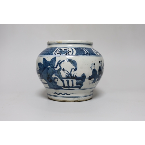 268 - A Chinese blue and white Ming style vase, 13cm