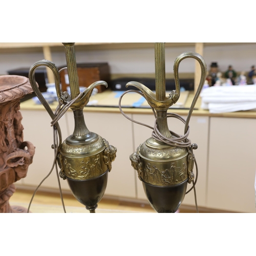 400 - A pair of reproduction classical ewer form desk / table lamps, 58cm to base of light bulb