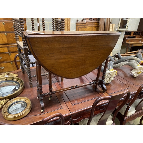 67 - A Victorian mahogany Sutherland table, width 83cm, height 66cm