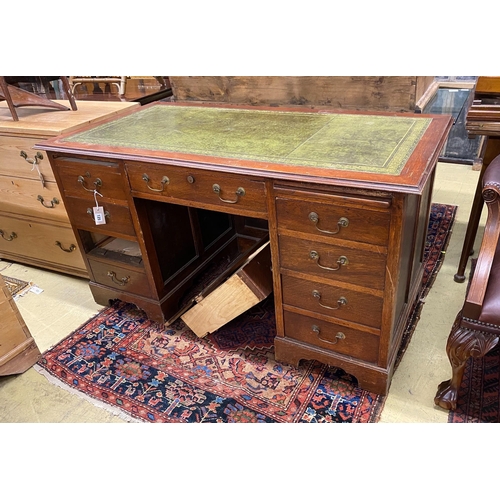 69 - An early 20th century oak kneehole desk, length 141cm, depth 72cm, height 76cm