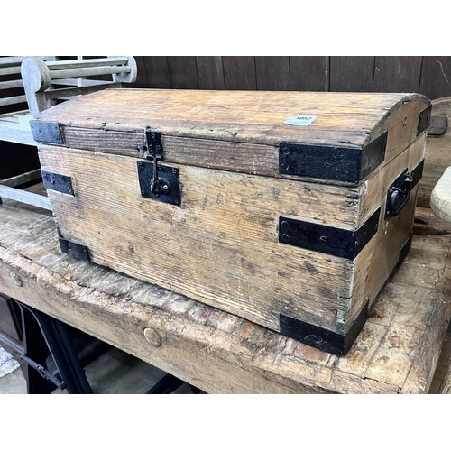 Lot 1052      