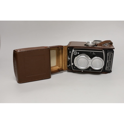 1270 - A boxed Rolleicord V series camera with paperwork and original receipt.