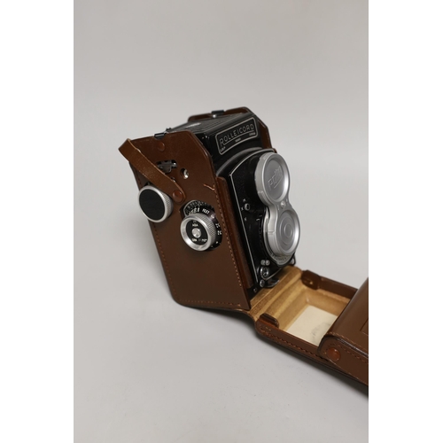 1270 - A boxed Rolleicord V series camera with paperwork and original receipt.