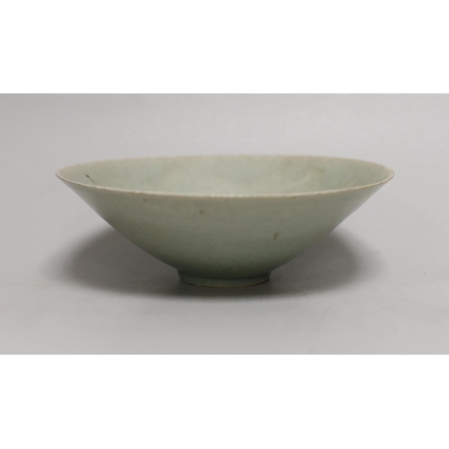 1271 - A Chinese celadon bowl, 17cm diameter
