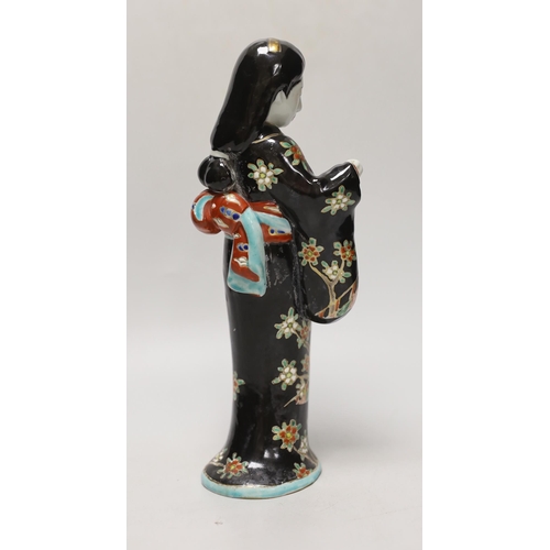 Geisha-Figur in Kimono