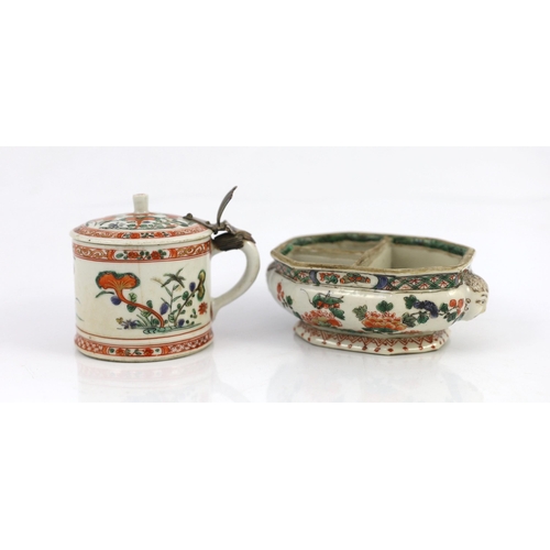 104 - A Chinese famille verte compartmented spice box and a hinged mustard pot and cover, both Kangxi peri... 