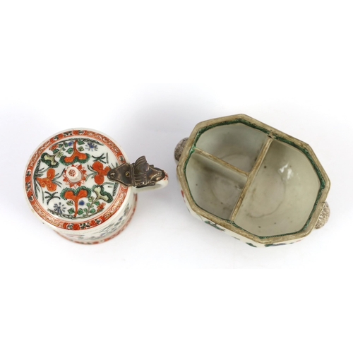 104 - A Chinese famille verte compartmented spice box and a hinged mustard pot and cover, both Kangxi peri... 