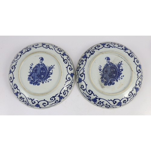 117 - A pair of Chinese blue and white armorial dishes in Japanese Kakiemon style, Qianlong period, c.1752... 