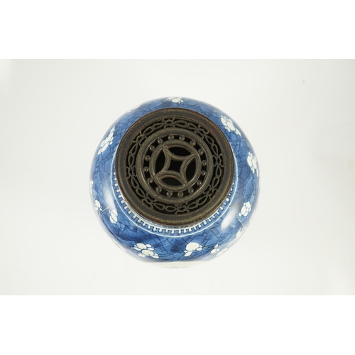 140 - A Chinese blue and white Antiques ovoid jar, Kangxi period, painted with four shaped reserves of a... 