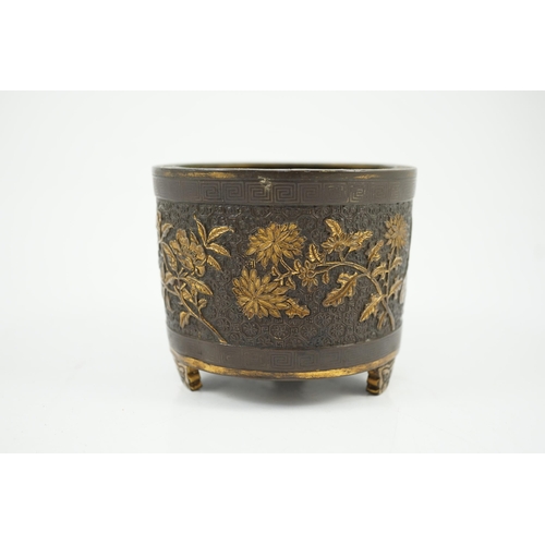 157 - A Chinese parcel-gilt and silver inlaid bronze tripod censer, Yunjian Hu Wenming mark, 16th/17th cen... 