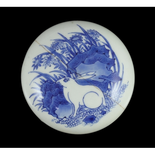 161 - A Chinese Transitional blue and white hare gazing at the moon cover, Chongzhen period (1627-1644),... 