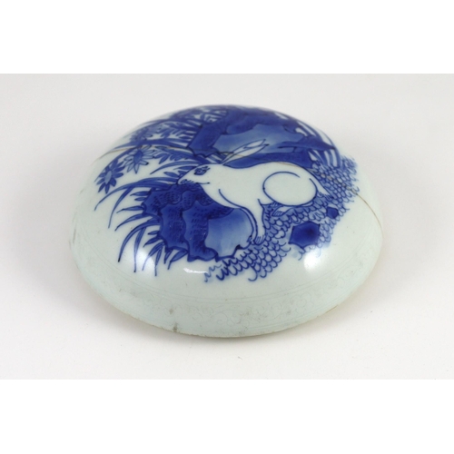 161 - A Chinese Transitional blue and white hare gazing at the moon cover, Chongzhen period (1627-1644),... 