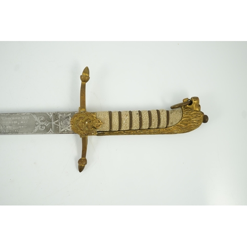 21 - An early 20th century Royal Presentation midshipman's dirk, with blade inscribed 'Presented by HM Ki... 