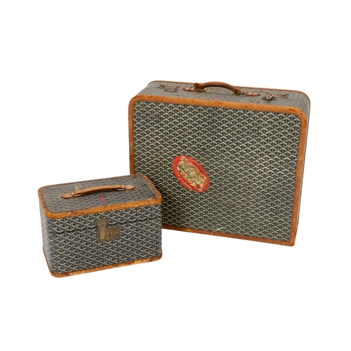 25 - A 1940's Goyard vanity case with matching suitcase, each with tan leather mounts, the vanity case wi... 